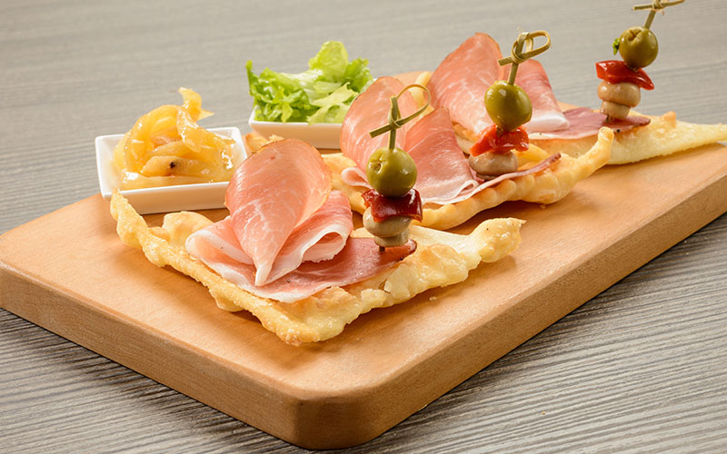 tagliere-di-salumi-gnocco-fritto-e-verdure-eurospin-slovenija