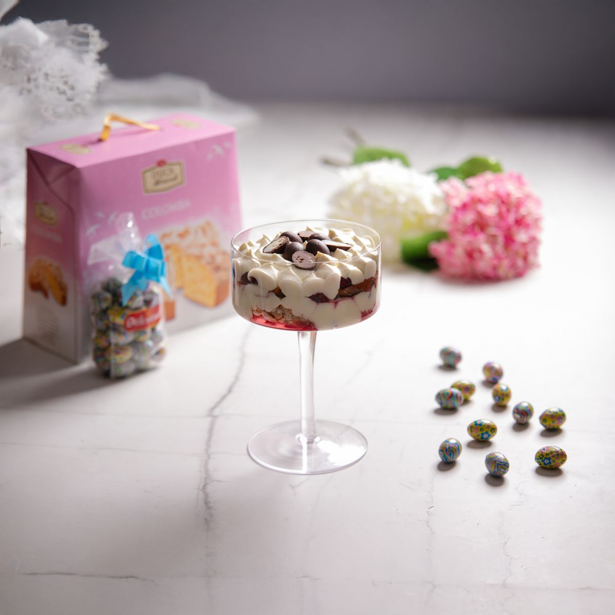 Velikonočna kupa z rikoto, višnjami in čokolado