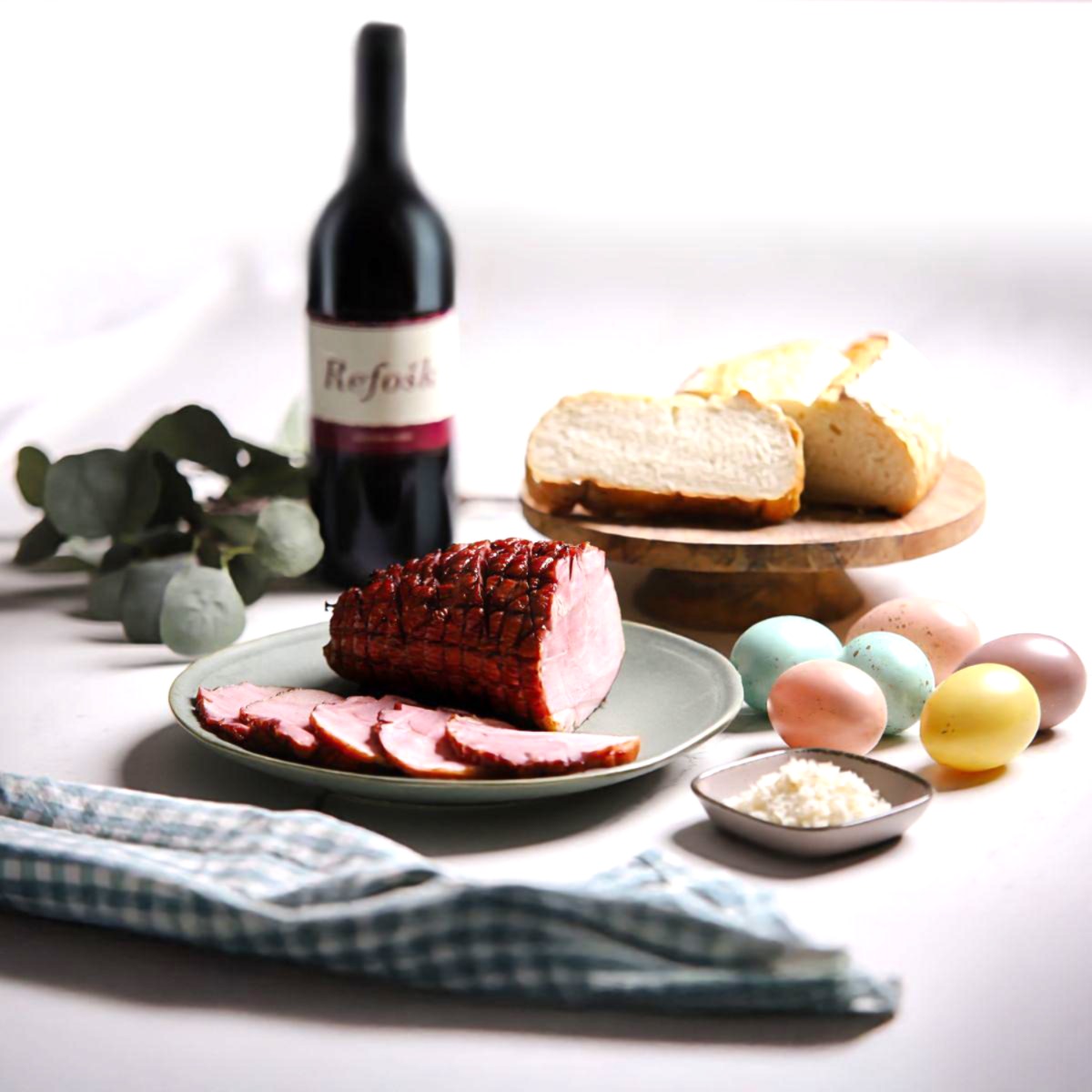 Pečena velikonočna šunka z medeno refoškovo glazuro