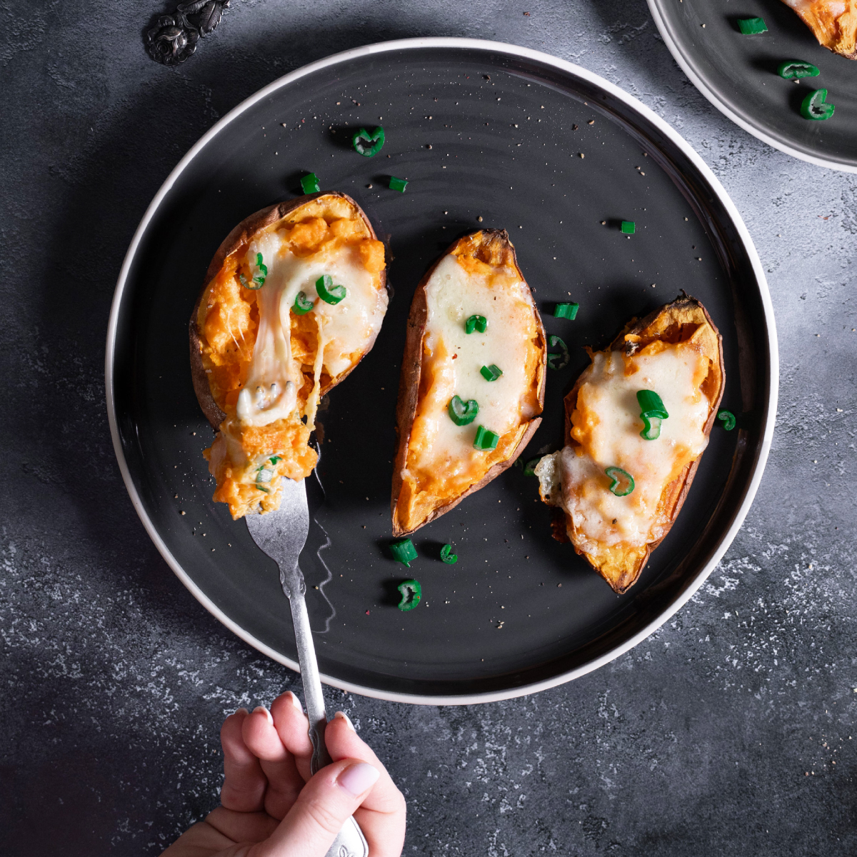 Žar mojstri: Pečen sladki krompir s sirom