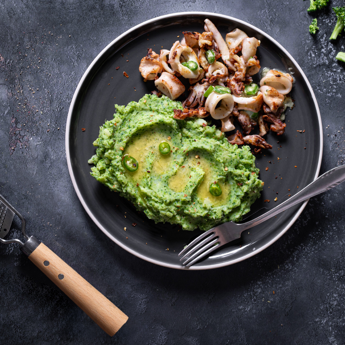 Žar mojstri: Lignji na žaru s pekočim limetinim maslom