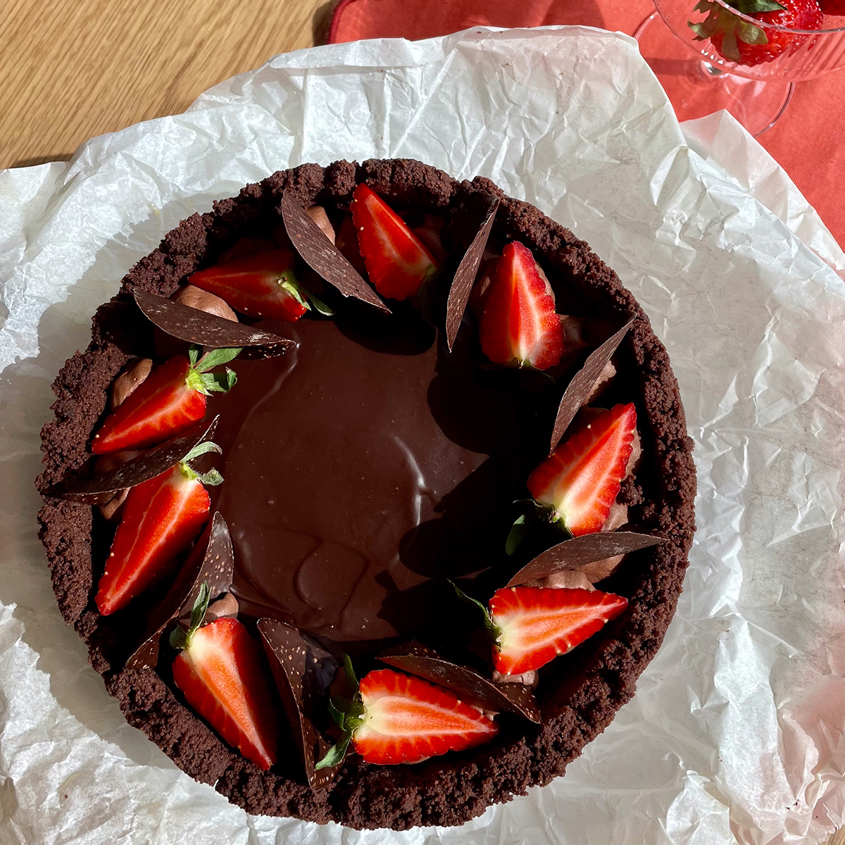 Čokoladni tart z jagodami